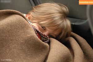 Girls Magazine photo #0651