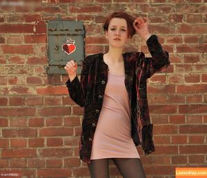 Girls Magazine photo #0663