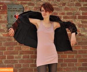 Girls Magazine photo #0665