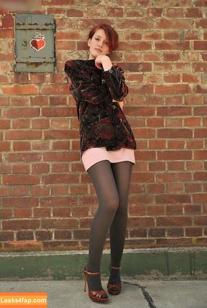 Girls Magazine photo #0675