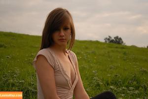 Girls Magazine photo #0680