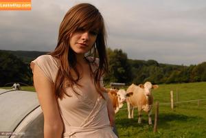 Girls Magazine photo #0688