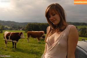 Girls Magazine photo #0690