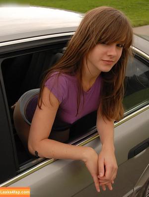 Girls Magazine photo #0704