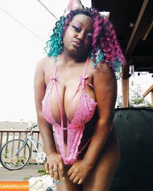 girlyvixxxen photo #0184
