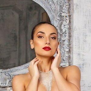 Giuliana Karapetian photo #0023