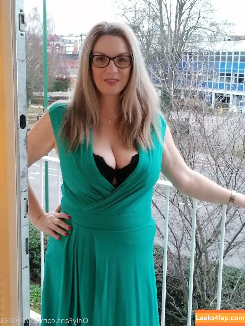 glamgran56 / carla.anngg leaked photo photo #0009