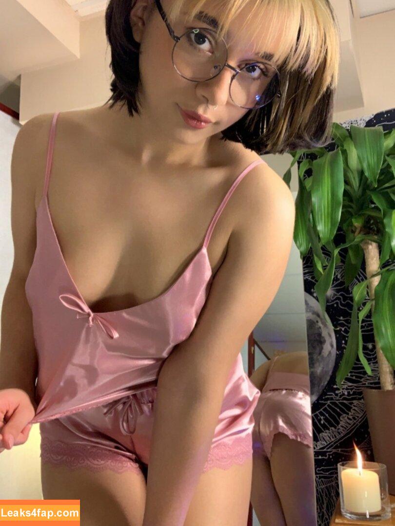 glasses_gf /  leaked photo photo #0010