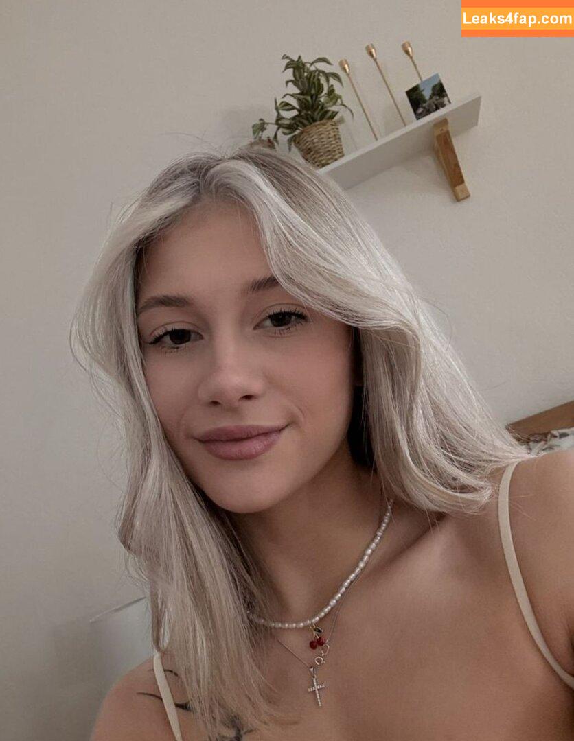 Glossybabe_ / Cherry / FaaBinaa / glossybabe81 leaked photo photo #0001