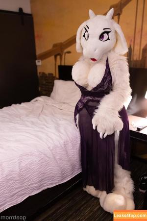 goatmom photo #0019