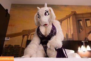 goatmom photo #0021