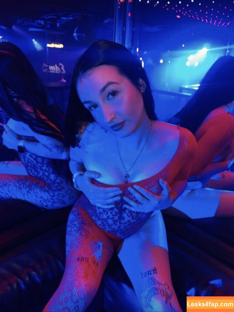 godsdisgracevip /  leaked photo photo #0001