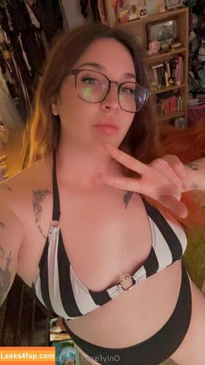 goodgirlgothiccc photo #0015
