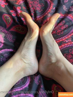 gorgeouslongtoes photo #0005