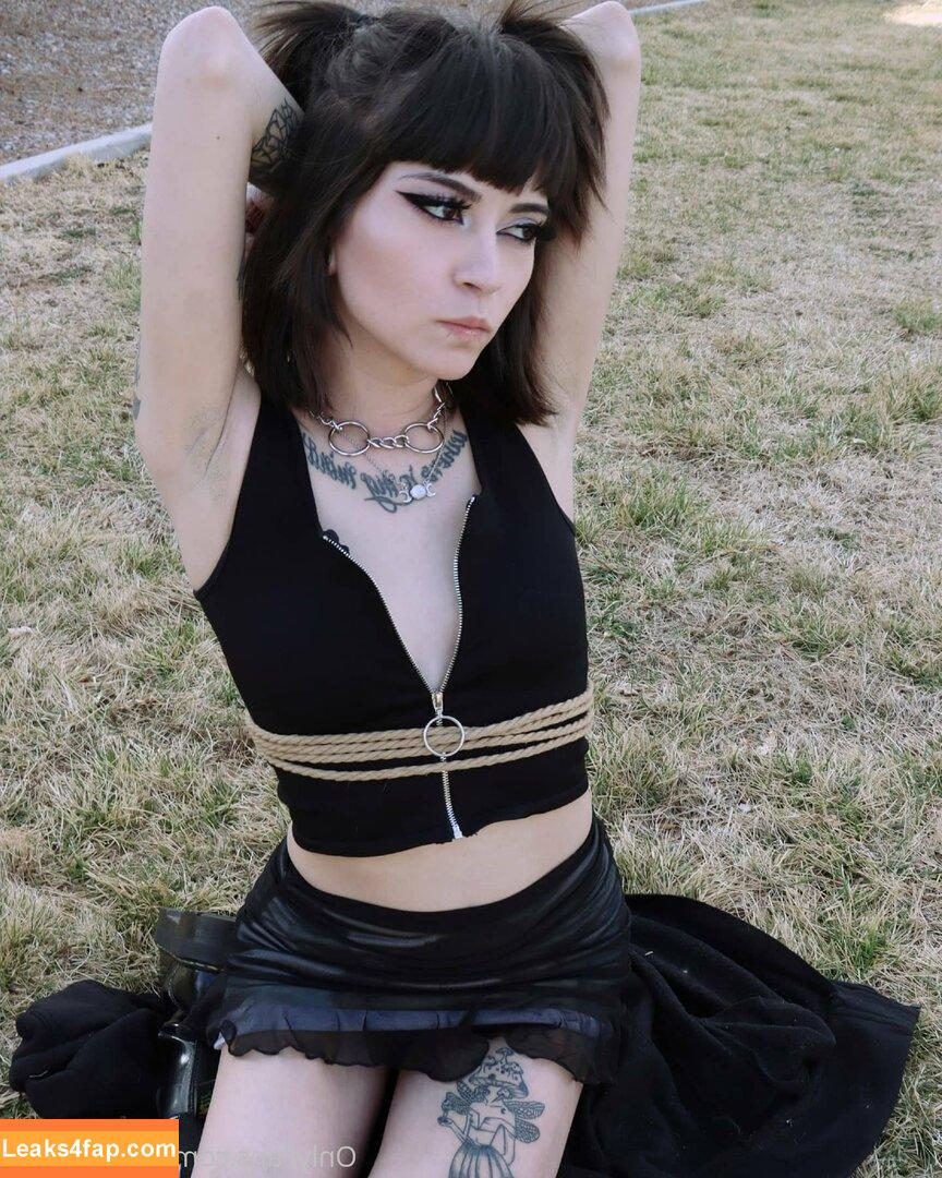 goth-kitteen / gothkitten98 leaked photo photo #0080