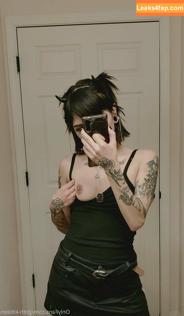 goth-kitteen / gothkitten98 leaked photo photo #0114