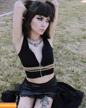 goth-kitteen photo #0080