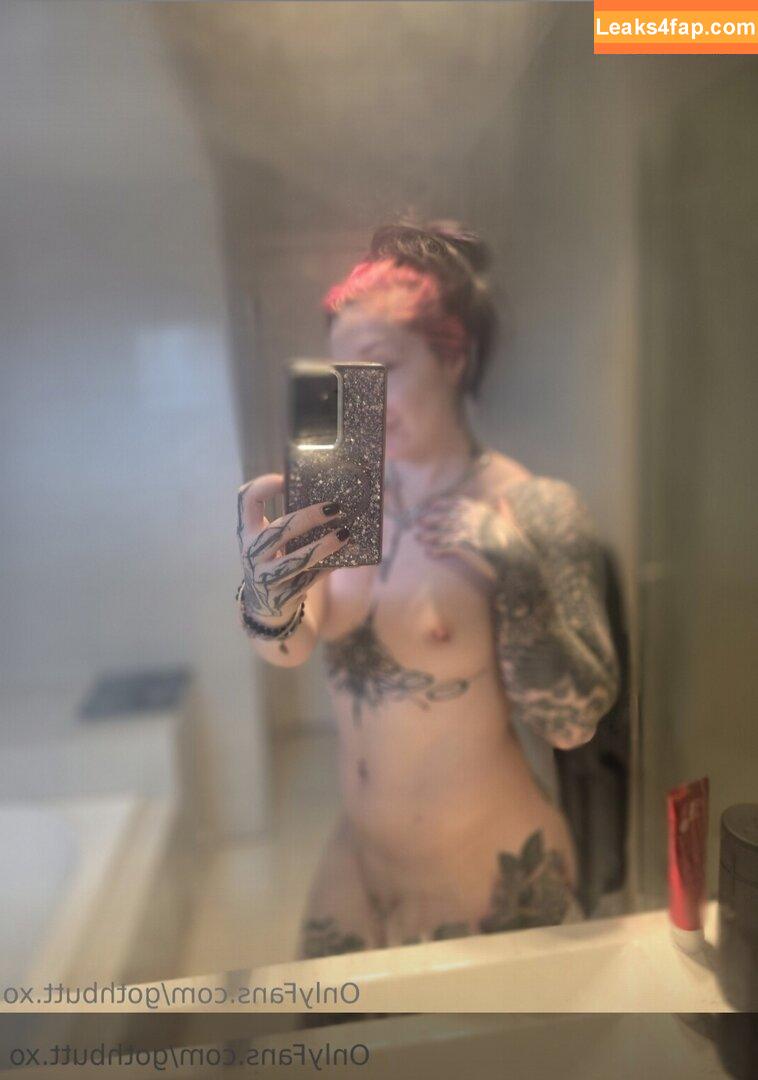 Goth Muscle Mommy / buffgothmom / gothbutt.xo / roxxymission leaked photo photo #0024