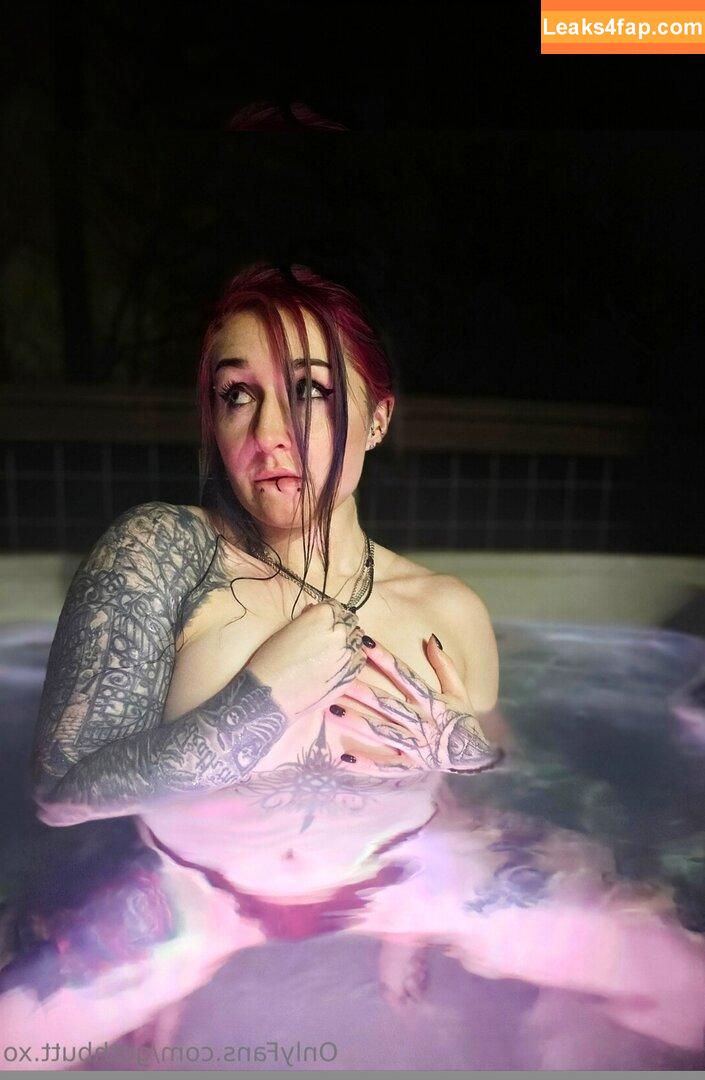 Goth Muscle Mommy / buffgothmom / gothbutt.xo / roxxymission leaked photo photo #0032