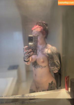 Goth Muscle Mommy photo #0024