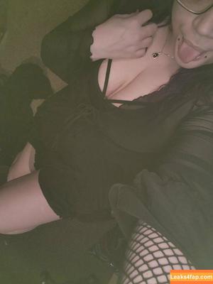 GothMommy666 photo #0003