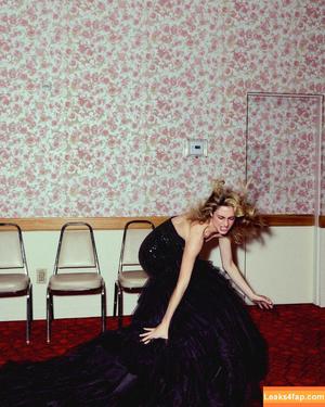 Grace Van Patten photo #0077