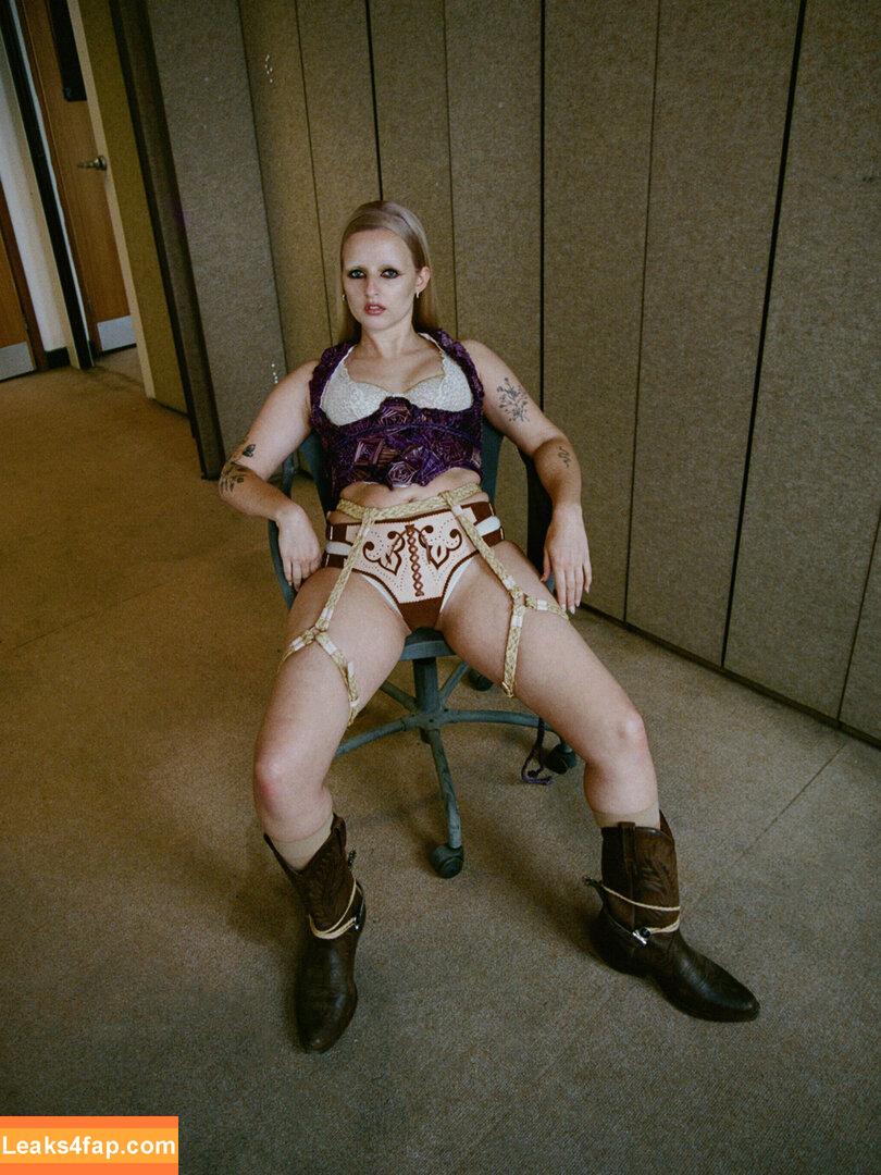 Greta Isaac / gretaisaac leaked photo photo #0001