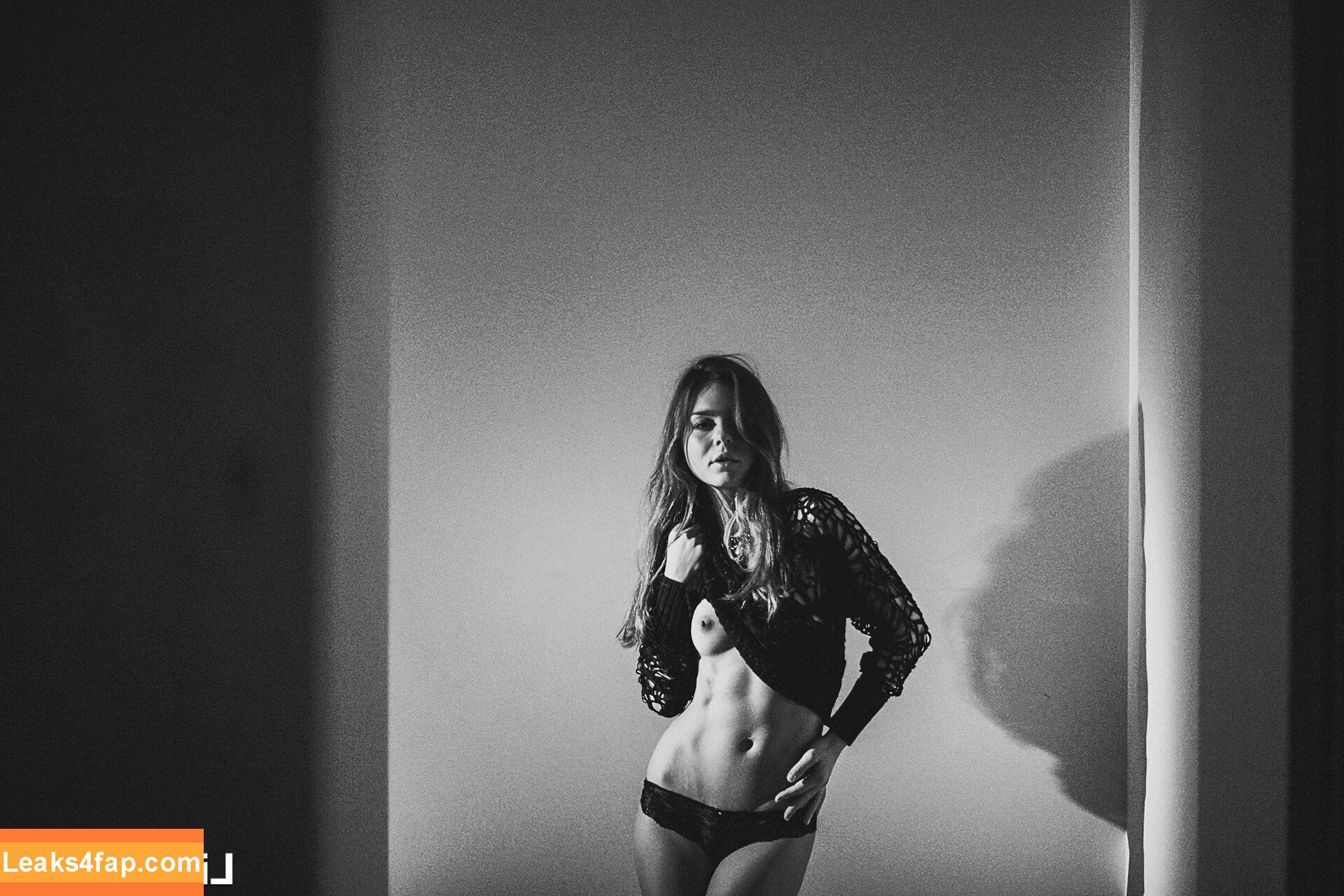 Guerlain / Anastasia S / Dominika / Lili / Lily C / Lily Chey / Nasty Q. / lea_guerlin / sia89 leaked photo photo #0399