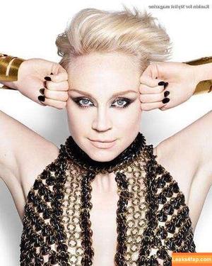 Gwendoline Christie photo #0010