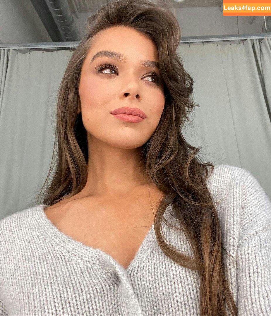 Hailee Stein /  leaked photo photo #0021