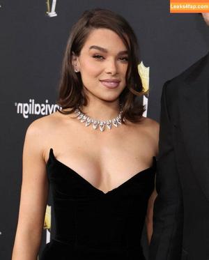 Hailee Steinfeld photo #2097