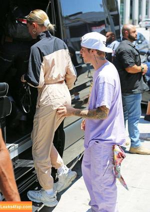 Hailey Baldwin Bieber photo #0025