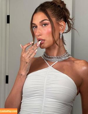 Hailey Baldwin Bieber фото #0169