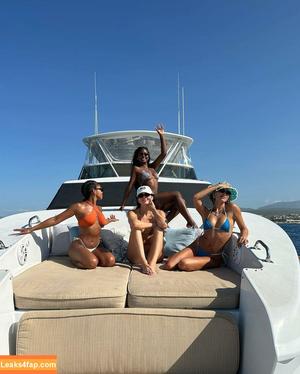 Hailey Baldwin Bieber фото #0232