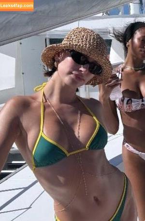Hailey Baldwin Bieber photo #0423