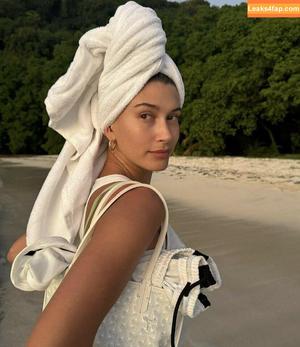 Hailey Baldwin Bieber photo #0425