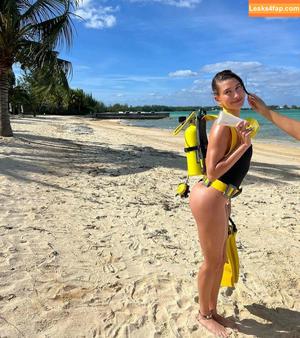 Hailey Baldwin Bieber photo #0456