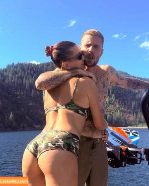 Hailey Baldwin Bieber photo #0953