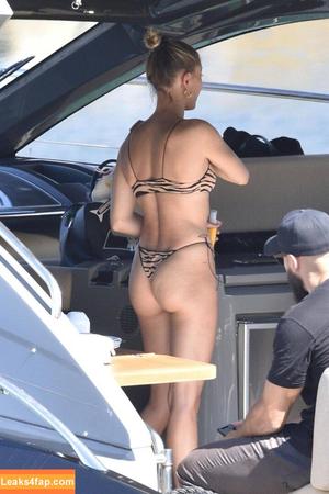 Hailey Baldwin photo #0121