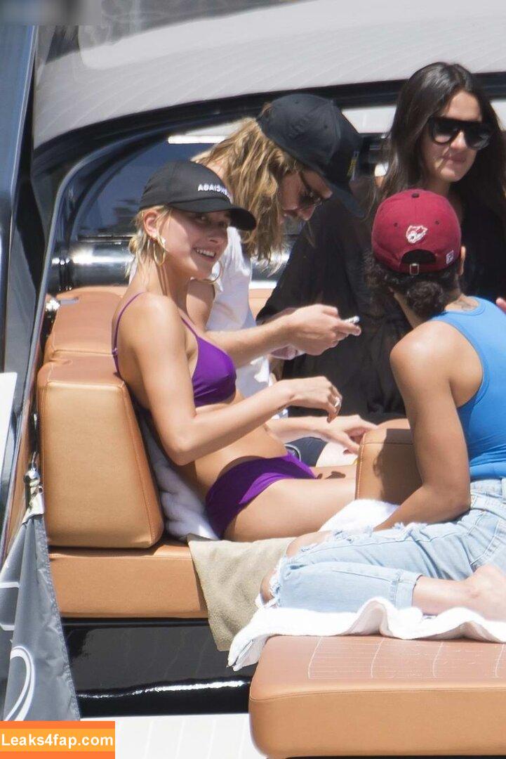 Hailey Bieber / haileeybear / haileybieber слитое фото фото #0475