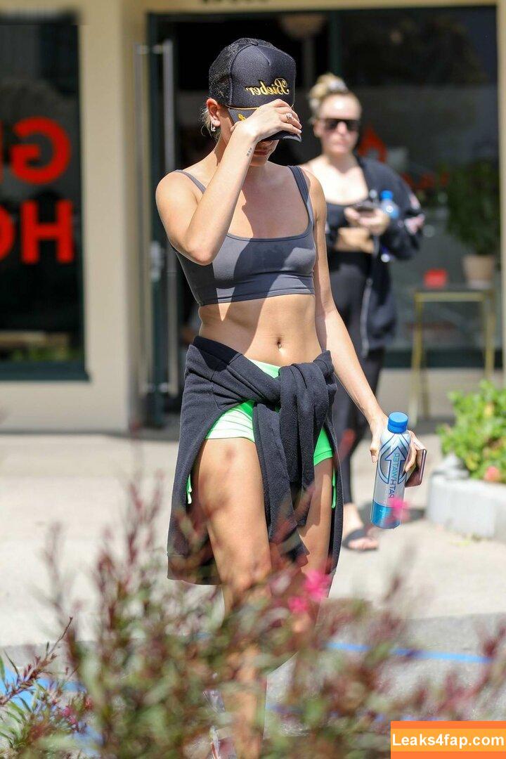 Hailey Bieber / haileybieber слитое фото фото #0622
