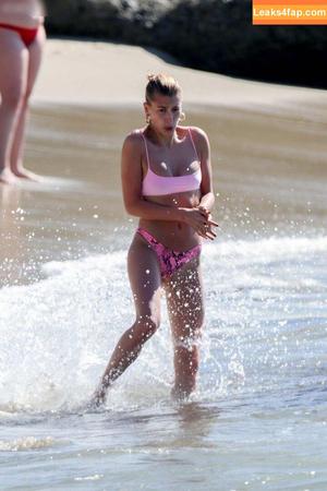 Hailey Bieber photo #0370