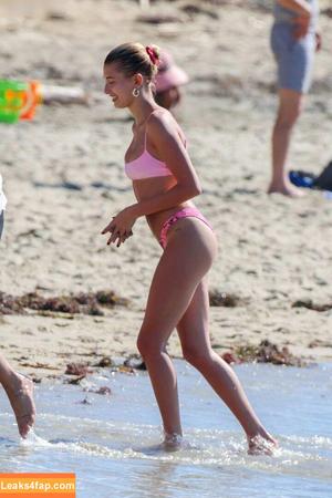 Hailey Bieber photo #0376