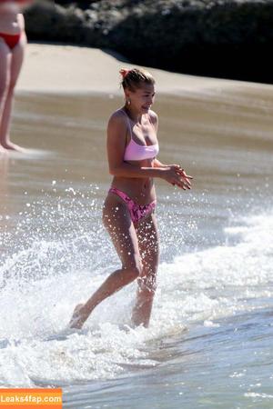 Hailey Bieber photo #0382