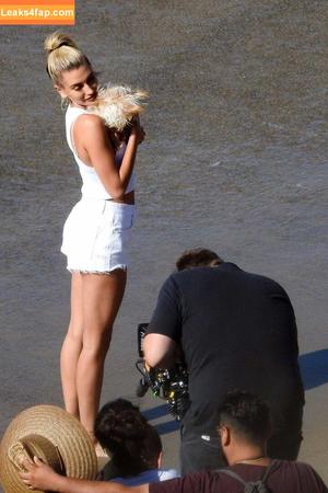 Hailey Bieber photo #0399