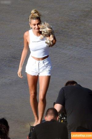 Hailey Bieber photo #0400