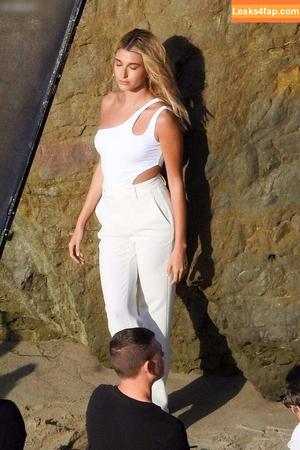 Hailey Bieber photo #0404