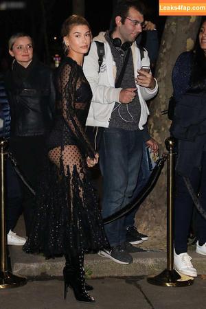 Hailey Bieber photo #0415