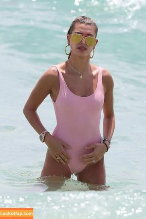Hailey Bieber photo #0432