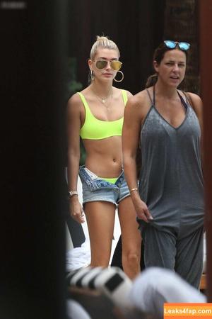 Hailey Bieber photo #0439